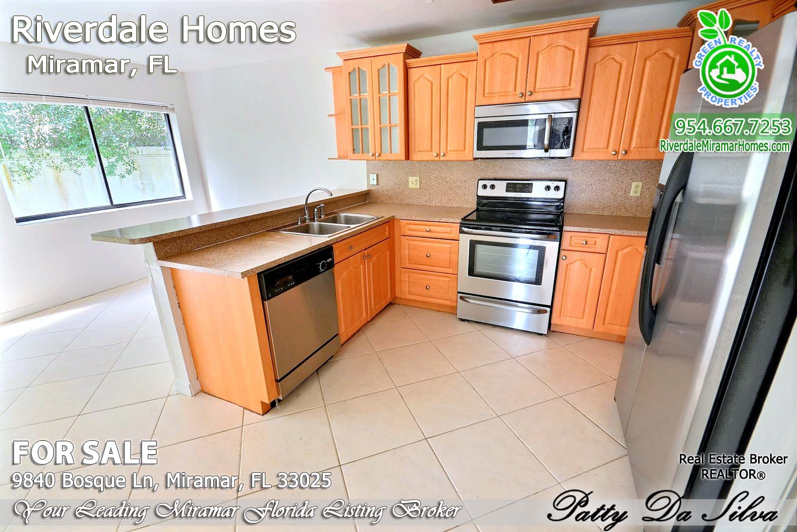 Riverdale Homes For Sale in Miramar Florida - 9840 Bosque Lane (16)